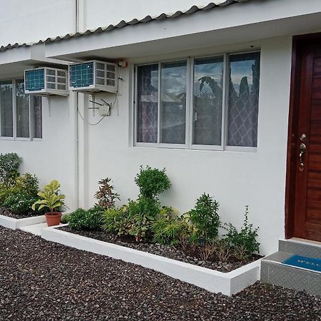 Bernis Hostel Moalboal Exterior photo