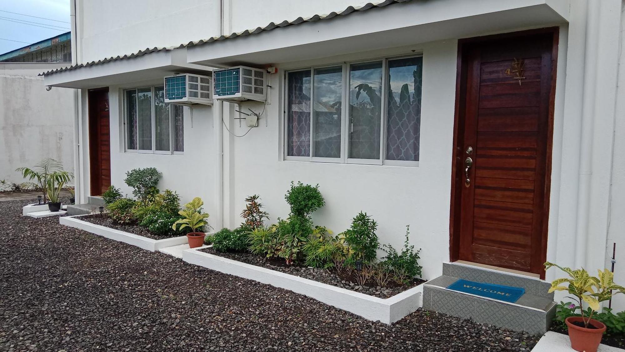 Bernis Hostel Moalboal Exterior photo