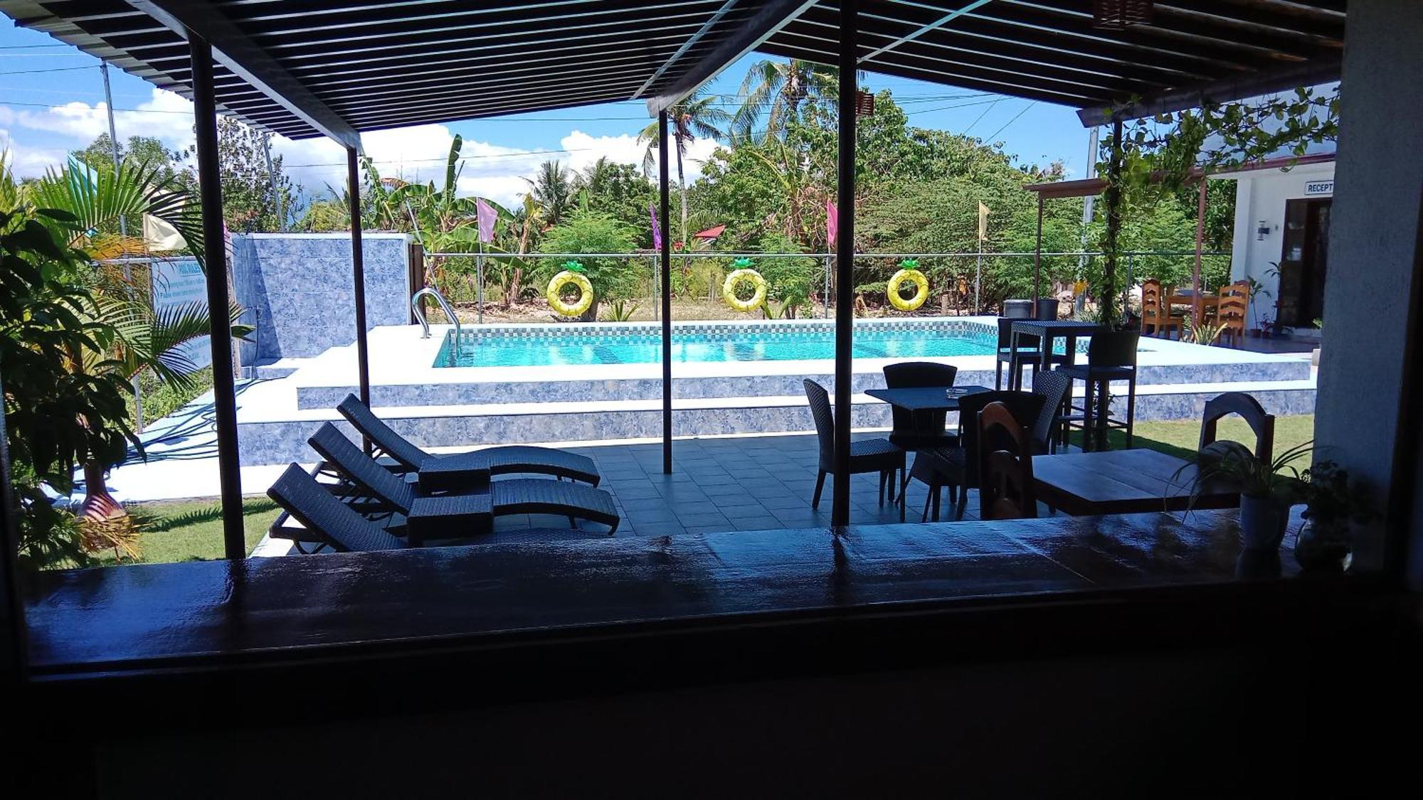 Bernis Hostel Moalboal Exterior photo